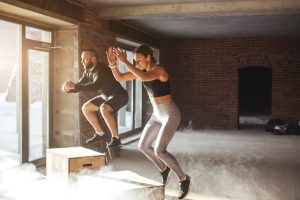 CrossFit: cos’è, allenamento ed esercizi, benefici, cosa mangiare e controindicazioni