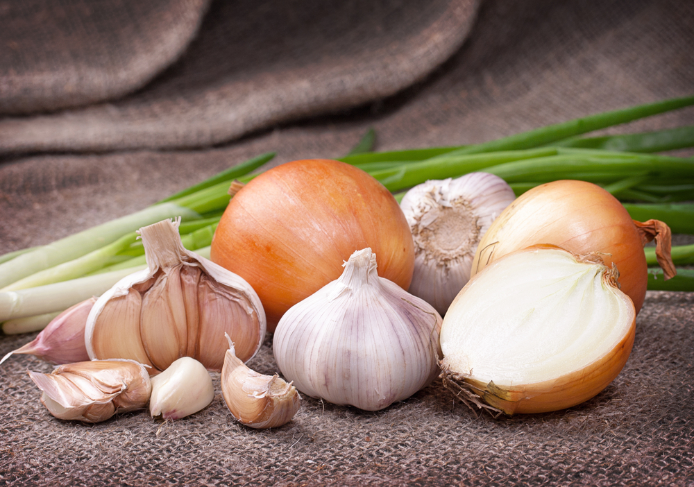 Alimentazione e tumori: aglio e cipolla