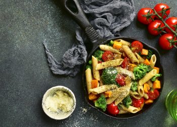 penne integrali crudigna broccoli pomodori