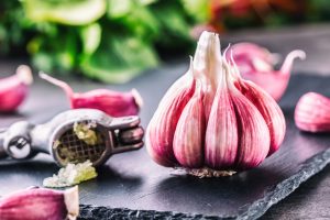 Aglio: proprietà, benefici e usi
