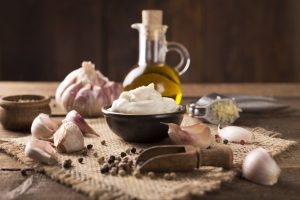 Salsa aioli: ricetta sana e leggera con aglio