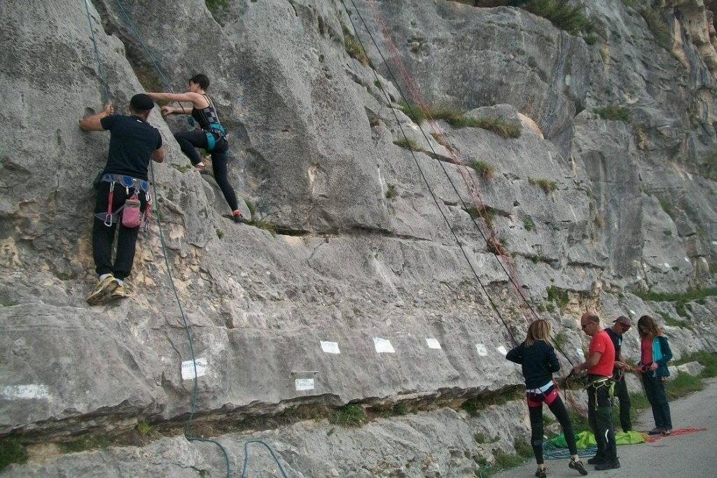 Sport da fare all'aria aperta: arrampicata