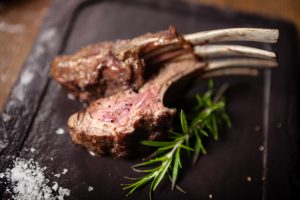 Carne d’agnello: proprietà nutrizionali, benefici e ricette