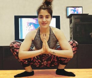 #StretchRevolution: sfida le melarossine a colpi di yoga e stretching