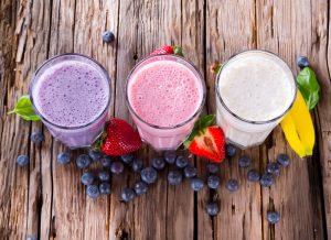 Gli smoothie e i frullati estivi, rinfrescanti e nutrienti