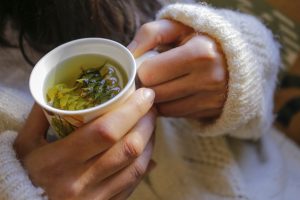 Rimedi naturali per il raffreddore: piante, tisane e rimedi della nonna per prevenire e curare