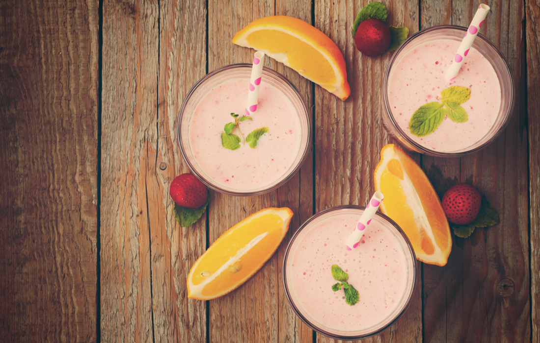 La ricetta del frullato di fragole, banane e arance