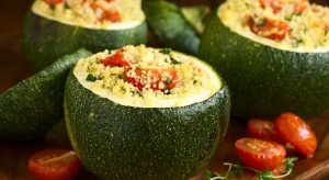 Cous cous con verdure, feta e zeste di limone candito