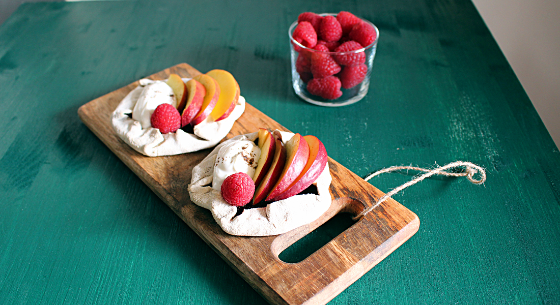 Golose ma sane, le coppette con mousse allo yogurt e frutta fresca gluten free sono il dessert ideale dell'estate.