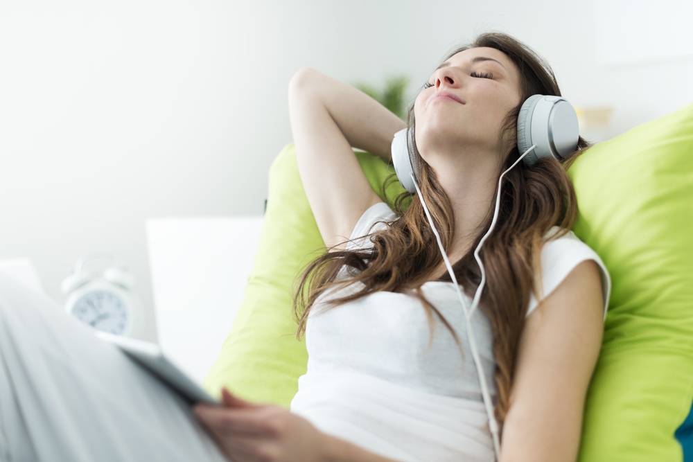 dormire bene: ascolta musica prima di dormire