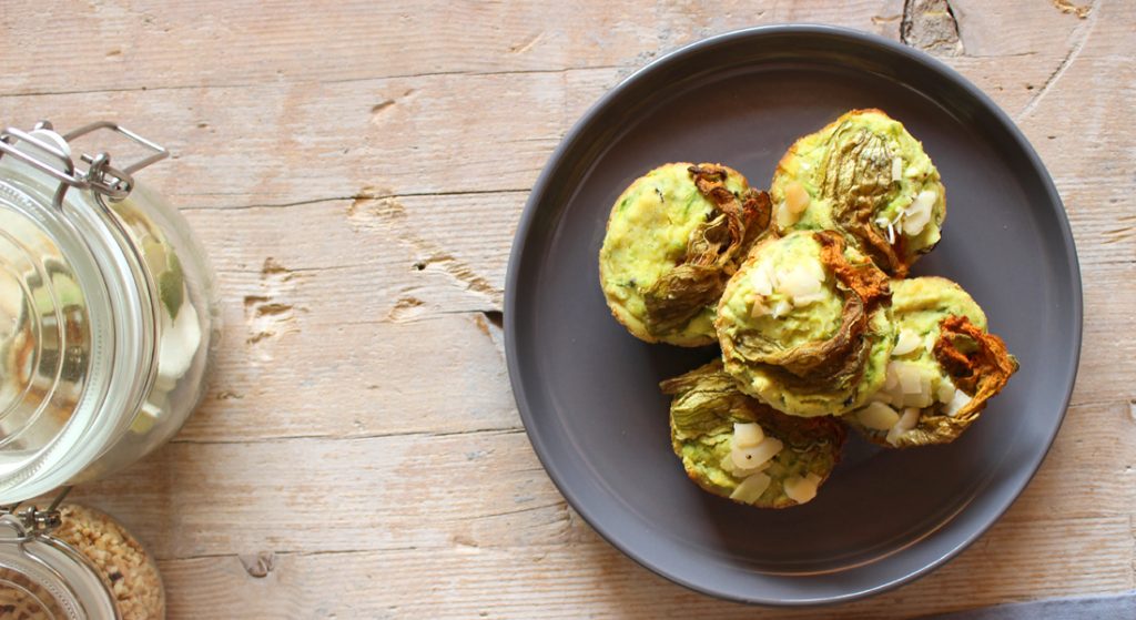 Prova i muffin salati con zucchine e olive nere per un aperitivo tra amici!