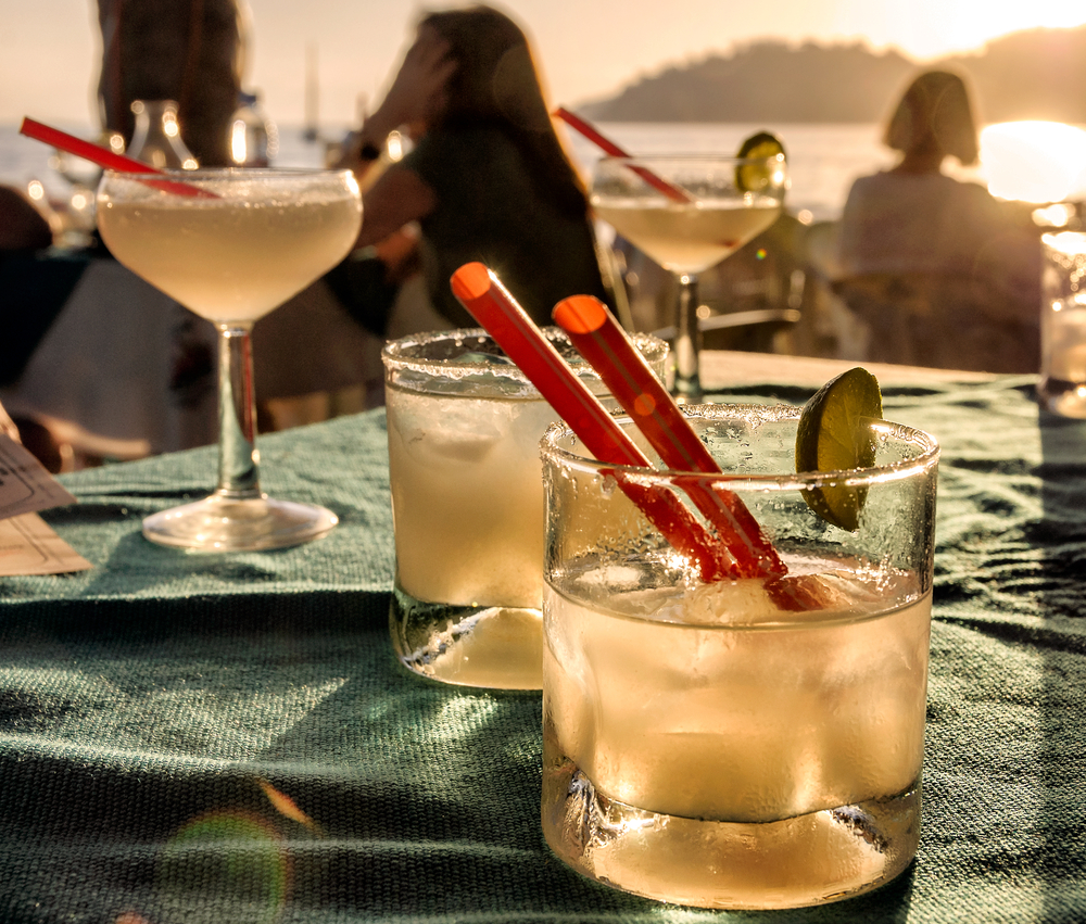 aperitivo in spiaggia, come comportati a dieta