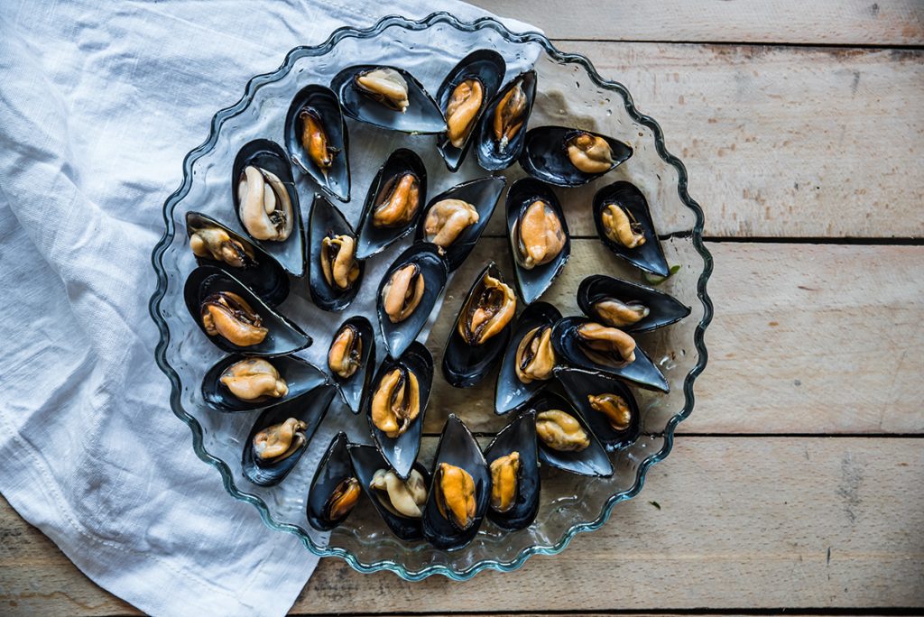 Preparazione delle cozze gratinate