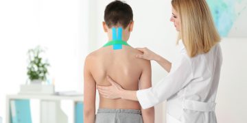 mal di schiena nei bambini e adolescenti sempre più diffuso