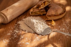 Farina di quinoa: cos’è, proprietà, ricette e come farla in casa