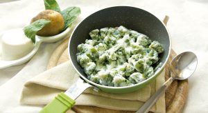 Gnocchi di patate e spinaci con crema di ricotta