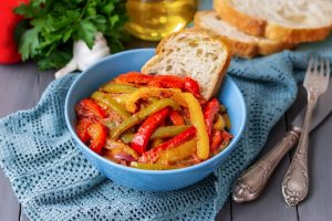 Peperonata light con cipolla, pomodoro