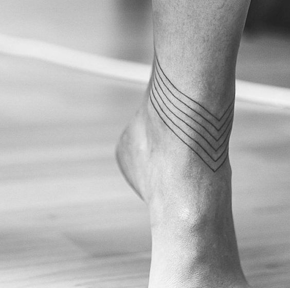 il tatuaggio alla caviglia è poco doloroso