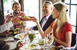 Mangiare fuori casa: le dritte per farlo anche a dieta!