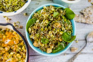 Germogli: proprietà e ricette per gustare questi superfood