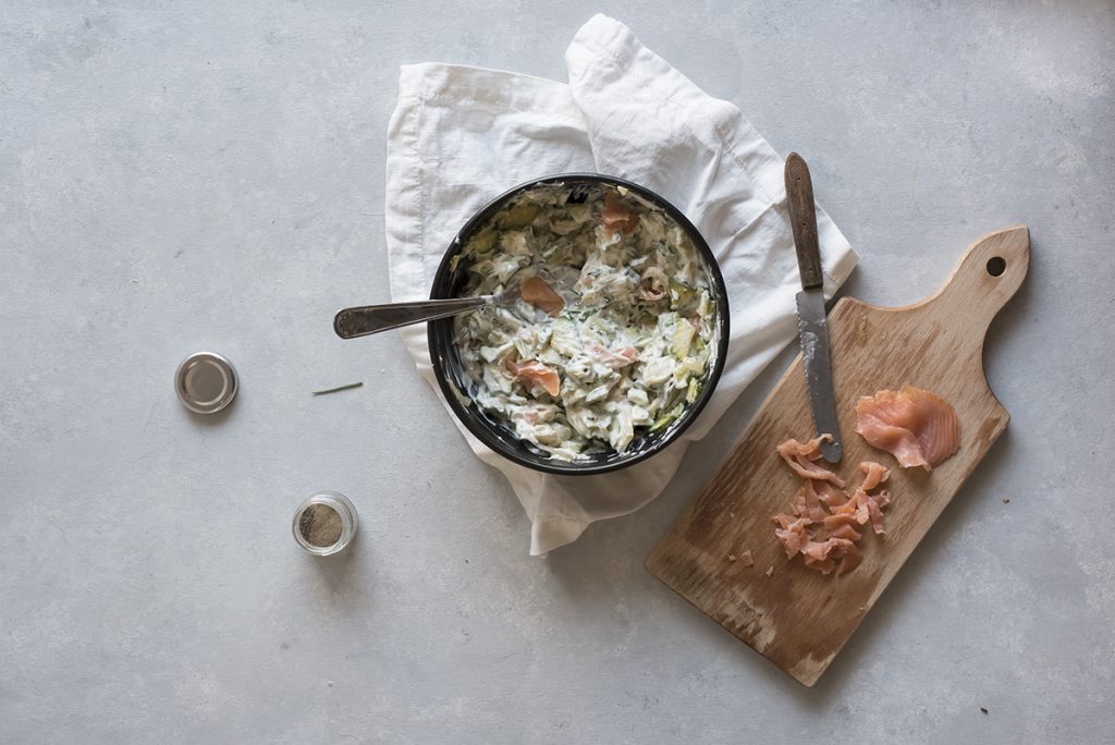 quiche zucchine metti ciotola verdure salmone yogurt