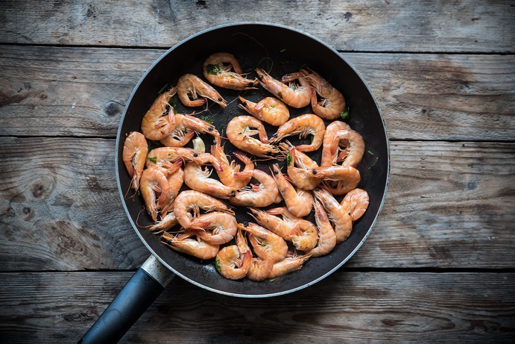 ricetta pasta con gamberetti e mais