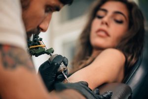Tatuaggi rapidi per le donne con una bassa tolleranza al dolore