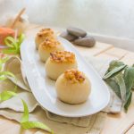 La ricetta light delle cipolle ripiene con lenticchie senza glutine.