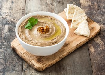 hummus di lenticchie per fare il pieno di ferro e fibre