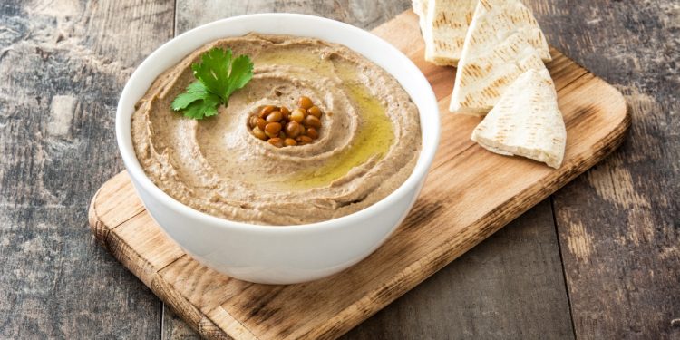 hummus di lenticchie per fare il pieno di ferro e fibre
