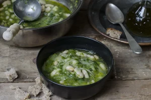 Scarola e fagioli: video e ricetta di una zuppa nutriente e sana