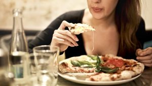 Perché è importante masticare bene? Risponde il nutrizionista