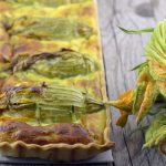 quiche con fiori di zucca e zucchine