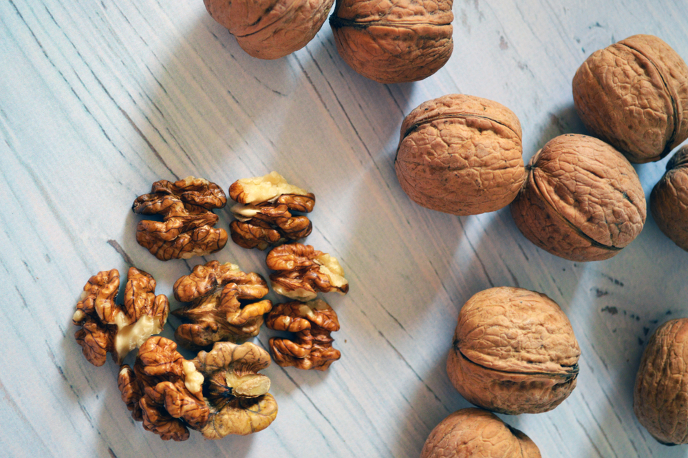 dieta per capelli: noci per combattere capelli bianchi