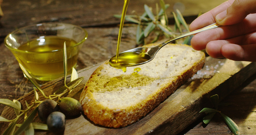 dieta per capelli sani e forti: olio d'oliva