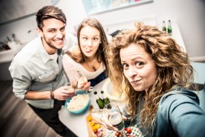 Come avere un buon rapporto col cibo: te lo spiega la psicologa