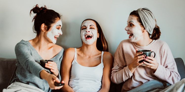 maschere viso fai da te: ricette naturali da preparare in casa