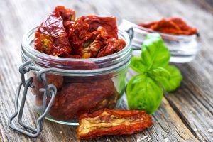 Pomodori secchi: come si preparano in casa e le migliori  ricette