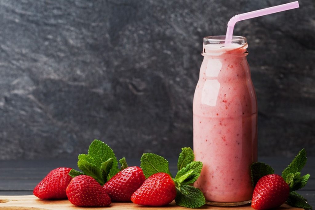 ricette con yogurt: smoothie di fragole e yogurt
