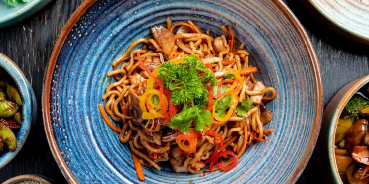 Spaghetti di soia con verdure