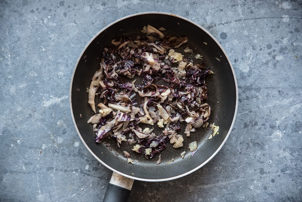 tagliatelle fatte in casa con radicchio e noci 6