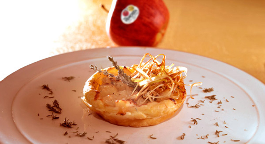 Mini quiche con mele, cipolle e gorgonzola