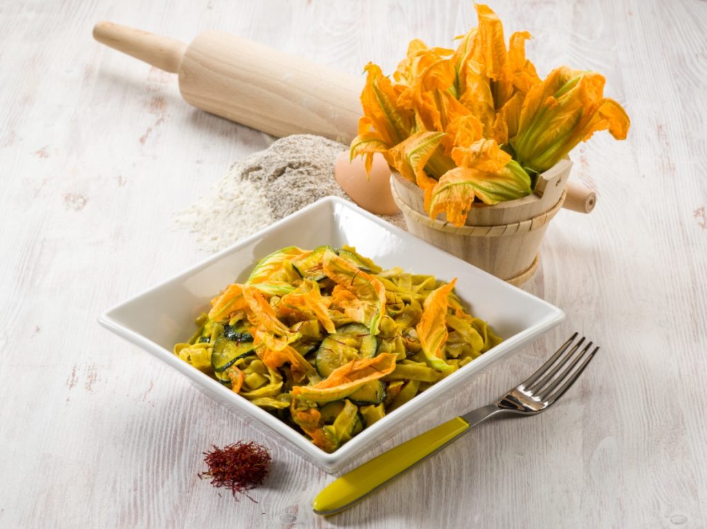 pasta con zucchine e zafferano