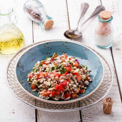 insalata di orzo con pomodorini e olive