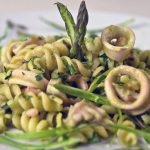 ricetta pasta con totani salsa asparagi mandorle