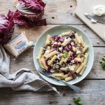 Rigatoni con stracchino, pinoli e radicchio saltato