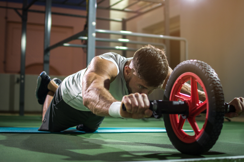 attrezzi fitness: ruota addominale per potenziare il CORE