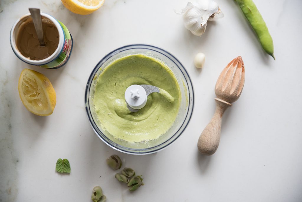 bruschette con hummus di fave crema liscia