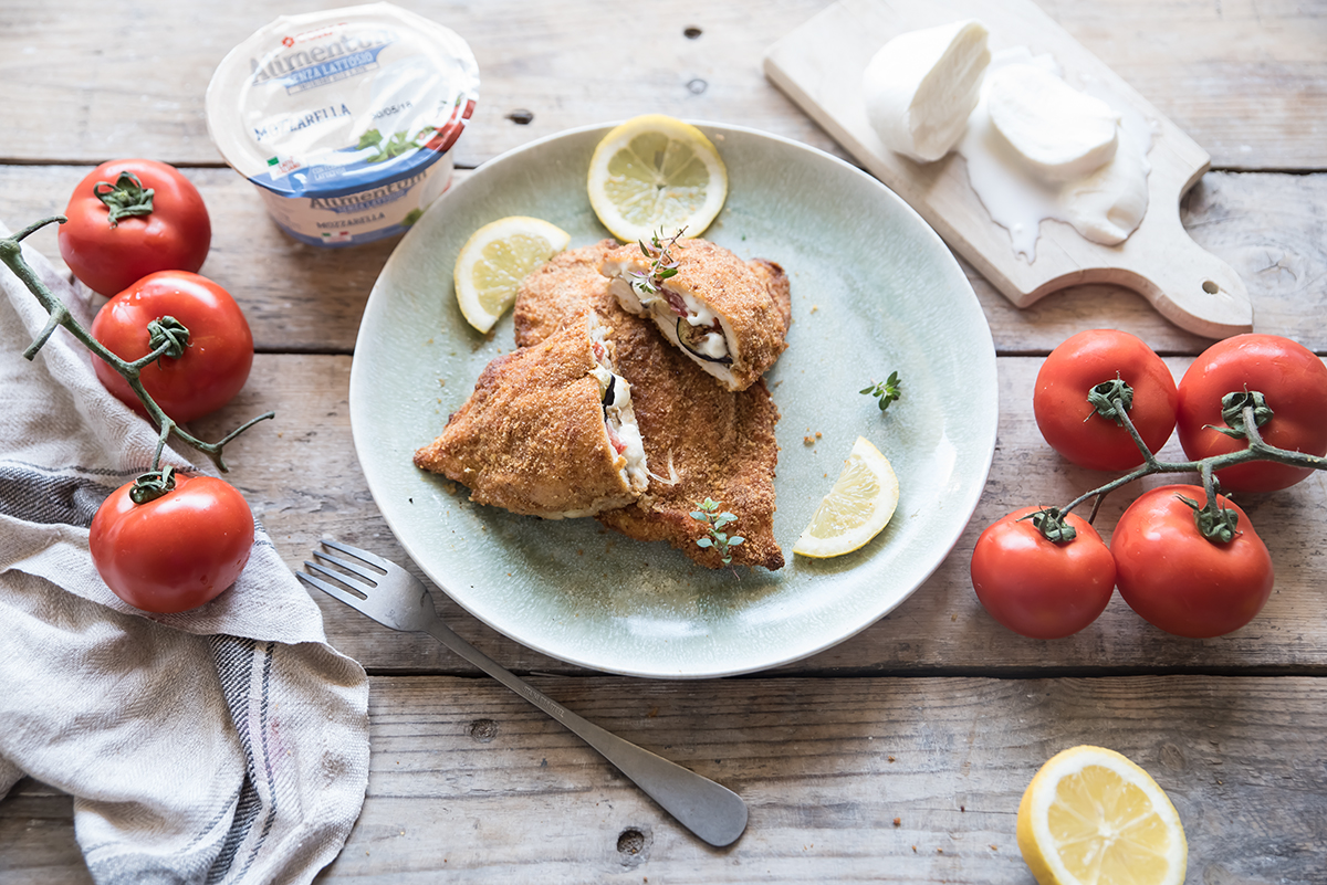 Cordon bleu di pollo con melanzane pomodori e mozzarella