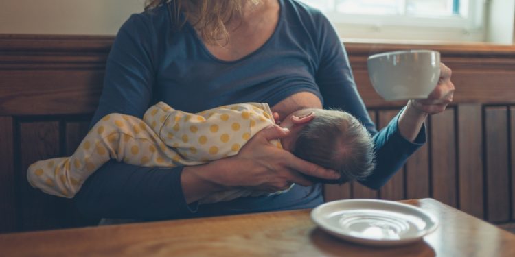 dieta in allattamento: cosa mangiare, esempio di menù, e alimenti da integrare